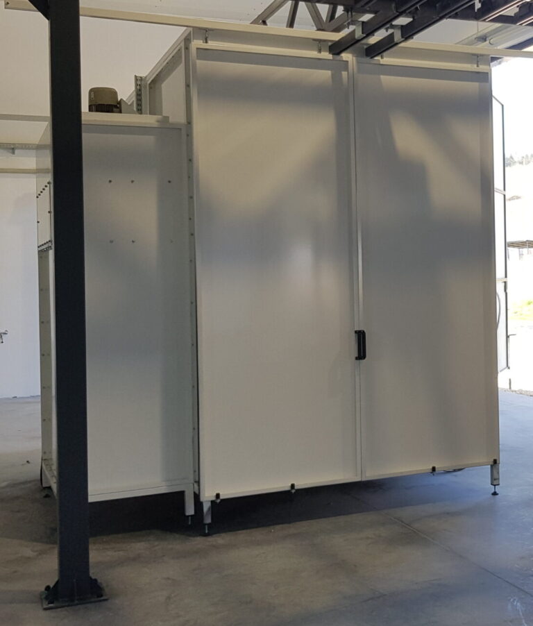 Kabina do napylania farby proszkowej, komora do malowania proszkowego, filtry patronowe, transport górny, system transportu górnego, linia lakiernicza, lakiernia, malarnia