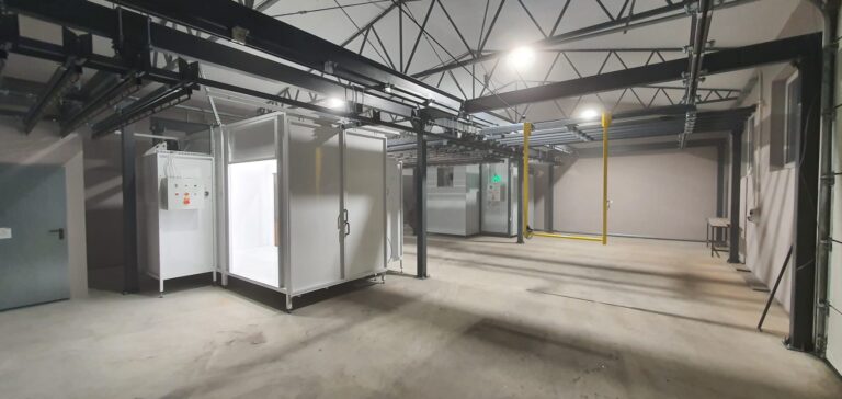 transport technologiczny, lakiernia proszkowa, malowanie proszkowe, transport górny, malowanie proszkowe, kabina do napylania farby proszkowej,